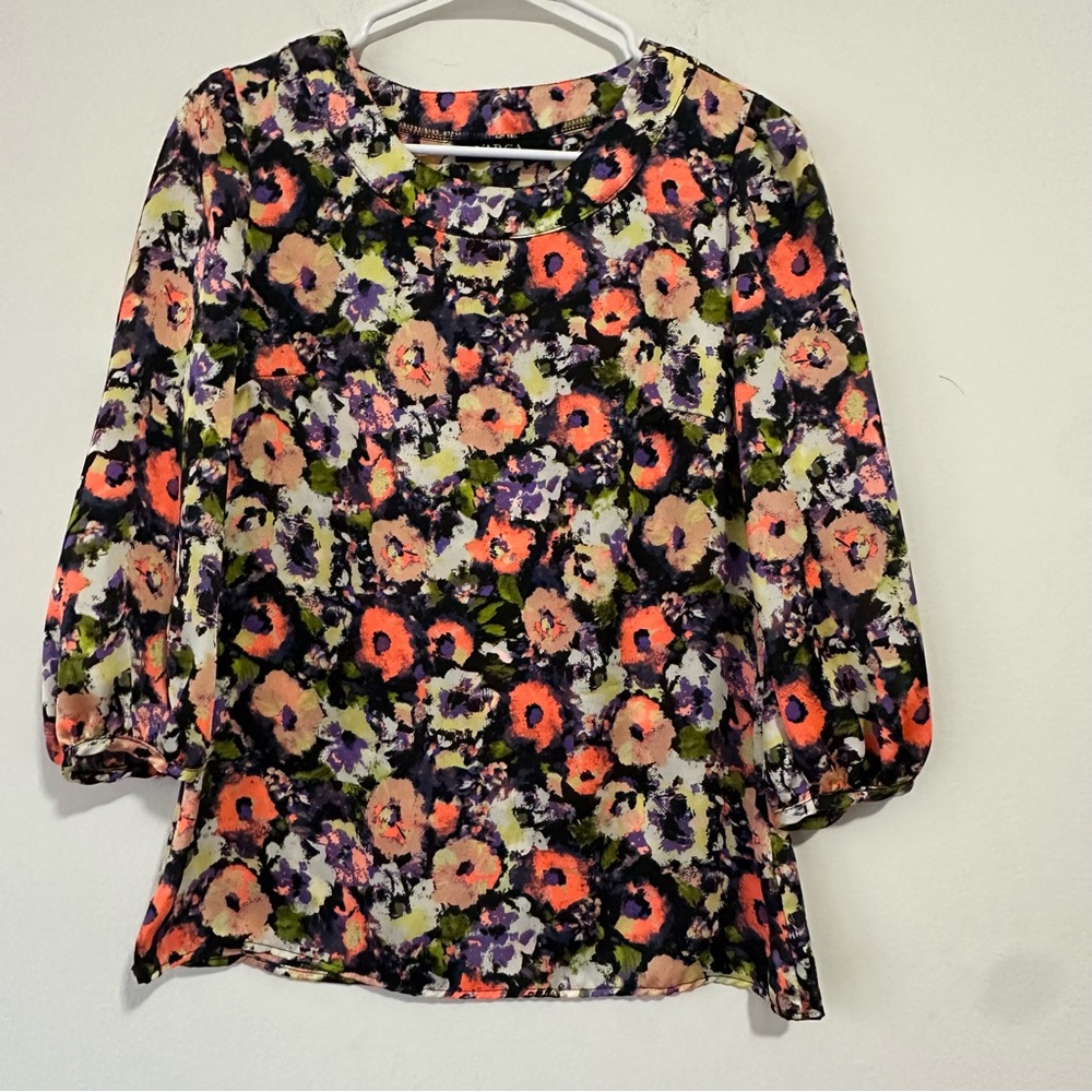 VARGA Silky Texture Floral Blouse Womens Size S Polyester